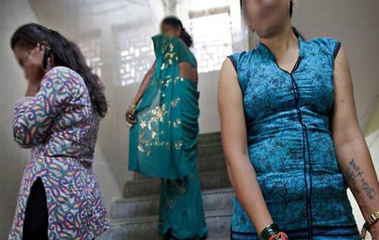 என்கிட்ட அழகான பொண்ணுங்க இருக்காங்க வரியா.. ரூ.500 இருந்தா போதும் : உல்லாசத்துக்கு அழைத்த புரோக்கர்.. நடந்த விபரீதம்!!