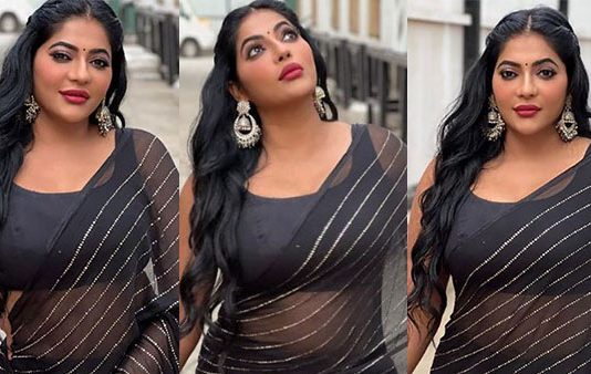 சேலையில் சகலத்தையும் காட்டி திக்குமுக்காட செய்த ரேஷ்மா!!