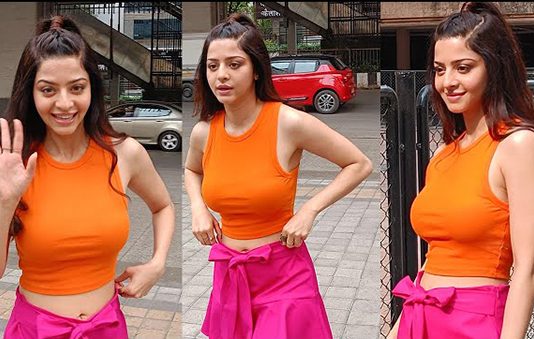 தண்ணீர் சொட்டி தொடை காட்டி கிளாமர் காட்டும் வேதிகா!!