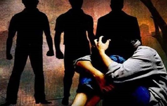 10 வருடமாக 51 பேர் மனைவியை வன்புணர்வு… வீடியோ எடுத்த கணவர் : வெளியான அதிர்ச்சி தகவல்!!