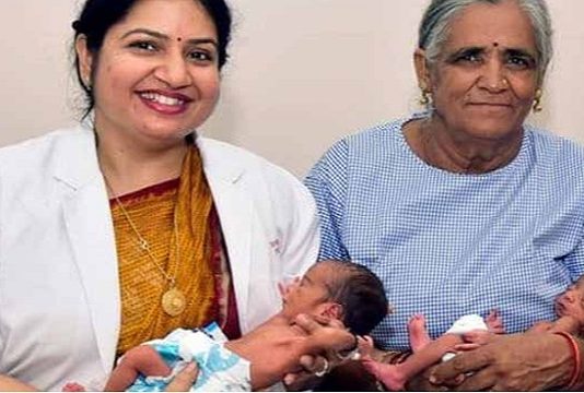 58 வயதில் இரட்டைக் குழந்தைகளை பெற்றெடுத்த பாட்டி!!