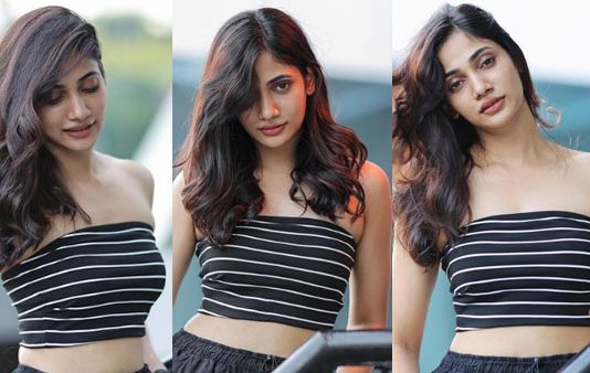 பிதுங்கி வழியுது அழகு.. ரூட்டை மாற்றிய லாஸ்லியாவின் லேட்டஸ்ட் ஹாட் கிளிக்ஸ்!!