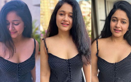 நீச்சல் குளத்தில் படு மோசமான உடையில் கும்முனு போஸ் கொடுத்த பூனம் பாஜ்வா!!
