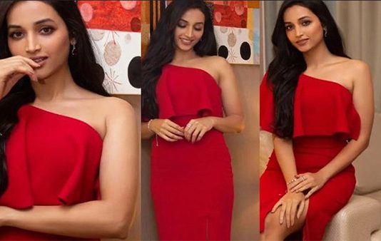 உங்க பார்வ கிக் ஏத்துது.. சொக்க வைக்கும் அழகில் ஹாட் போஸ் கொடுத்த ஸ்ரீநிதி ஷெட்டி!!