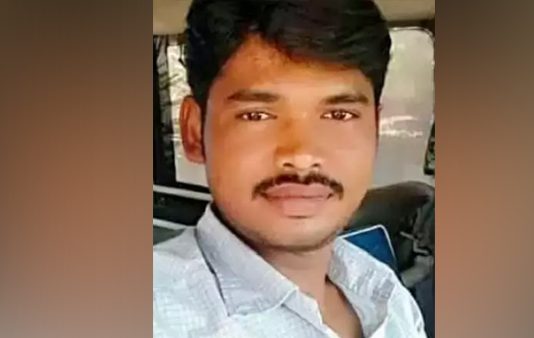 திருமண அழைப்பிதல் வைக்கச் சென்ற புதுமாப்பிள்ளைக்கு நேர்ந்த விபரீதம்.. பெரும் சோகத்தை ஏற்படுத்திய சம்பவம்!!