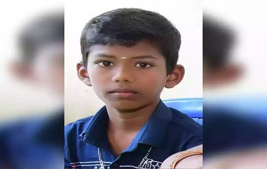 பள்ளி விட்டு வீடு திரும்பிய பள்ளி மாணவனுக்கு நேர்ந்த சோகம்!!