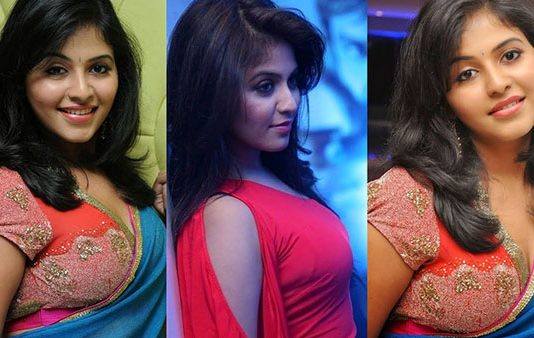 பிச்சைக்கார்களுடன் பிளாட்பாரத்தில் படுக்க வைத்த பிரபல தமிழ் பட இயக்குநர்.. டென்ஷன் ஆன அஞ்சலி!!