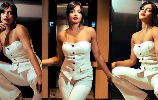 வைரலாகும் ஆஷ்னா சவேரியின் ஆடை மாற்றும் வீடியோ!!