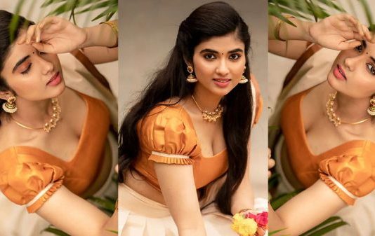 அந்த இடத்தை அப்பட்டமா காட்டி இளசுகளின் ஹார்ட் பீட் எகிற வைத்த பிரக்யா நாக்ரா!!