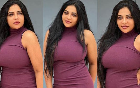 மேலாடையை திறந்து முட்டிகிட்டு நிக்கும் முன்னழகை காட்டி கவர்ச்சி விருந்து வைத்த ரேஷ்மா!!