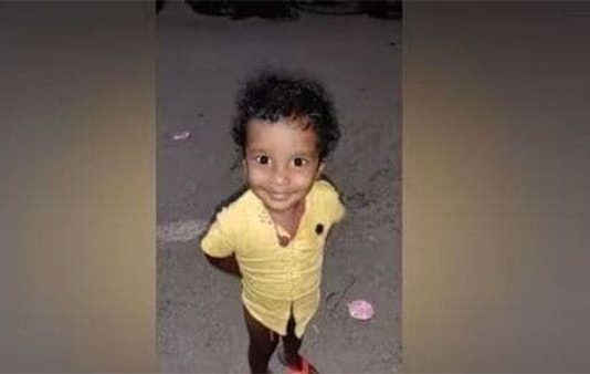 வேடிக்கை பார்த்த சிறுவன் மாடியில் இருந்து விழுந்து பலி.. சோகத்தை ஏற்படுத்திய சம்பவம்!!