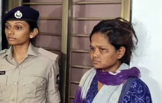 காதலனுக்காக 2 வயது மகனை கொலை செய்து பாபநாசம் பட பாணியில் உடலை மறைத்த பெண்!!