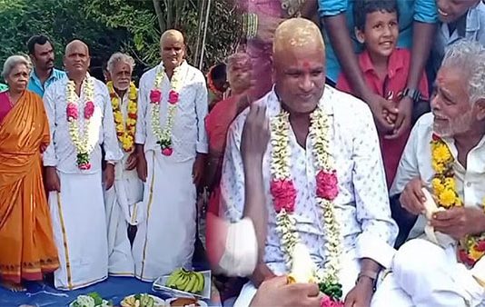 அம்மாதான எல்லாம்.. 85 வயது மாமன் மடியில் காது குத்திய 55 வயது மருமகன்!!