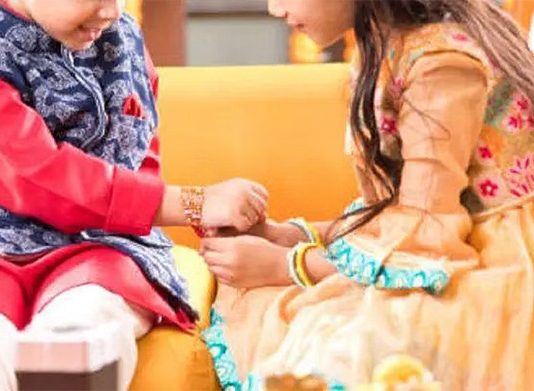 ராக்கி கட்ட தம்பி வேண்டும்…. அடம்பிடித்த சிறுமி : பெற்றோர் செய்த காரியத்தால் அதிர்ச்சி!!