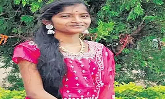 கல்லூரி மாணவி நடனம் ஆடிய போது சரிந்து மரணம்.. அதிர்ச்சி சம்பவம்!!