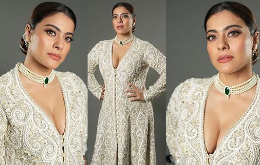 எந்த ஆங்கிள்ள பார்த்தாலும் எதோ பண்ணுது.. கஜோலின் ஹாட் கிளிக்ஸ்!!