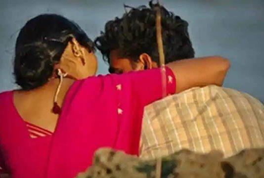 கண்ணை மறைத்த கள்ளக்காதல்.. பக்கவாக ஸ்கெட்ச் போட்டு கொடுத்த மனைவி: கச்சதமாக வேலையை முடித்த கள்ளக்காதலன்!!