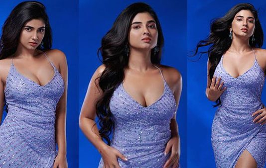 சைடு போஸில் மொத்த அழகையும் காட்டி இளசுகளை இம்சை செய்யும் பிரக்யா!!