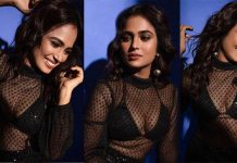 டைட் உடையில் பிதுங்கும் அழகை காட்டி பசங்கள வாட்டி வதைக்கும் ரம்யா பாண்டியன்!!