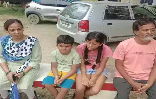 குழந்தைகள் கண்முன்னே மனைவிக்கு கணவன் செய்த கொடூர செயல்!!