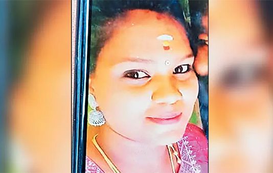 குழந்தையின் கண்முன்னே நடந்த கொடூரம்.. கள்ளக்காதலியின் கழுத்தை அறுத்து கொன்ற வாலிபர்!!