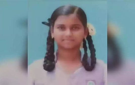 பள்ளியில் சுருண்டு விழுந்து மாணவி உயிரிழப்பு.. போலீசார் விசாரணை!!