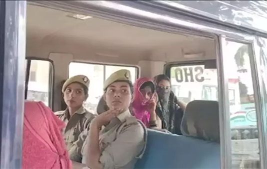 மகளிடம் அத்துமீறிய 60 வயது காதலன்… அந்தரங்க உறுப்பை அறுத்து எறிந்த காதலி.. அதிர்ச்சி சம்பவம்!!