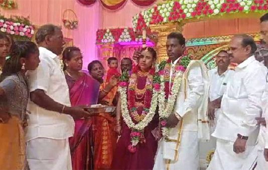 நாடு கடந்த காதல்.. தென்னாப்பிரிக்க பெண்ணை திருமணம் செய்த தமிழக இளைஞர் : சுவாரஸ்ய காதல் கதை!!
