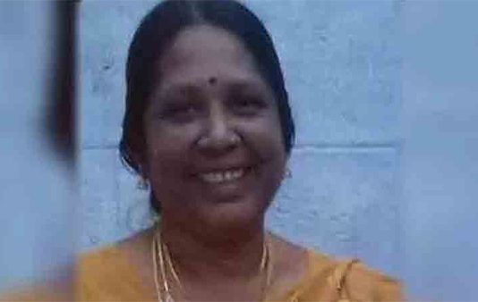 பட்டப்பகலில் அரசு பள்ளி ஆசிரியை வீடு புகுந்து படுகொலை… விசாரணையில் திடுக் தகவல்!!