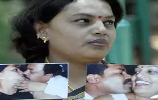 முன்னாள் எம்.எல்.ஏ. இளம்பெண்ணுடன் இருந்த அந்தரங்க புகைப்படங்கள் வெளியானது.. வைரலாகும் வீடியோ!!