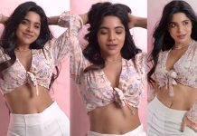 சட்டை பட்டனை திறந்து விட்டு கடற்கரையில் காத்து வாங்கும் திவ்யா பாரதி!!