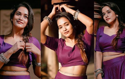 ஒரு சைடு முன்னழகை அப்பட்டமாக காட்டி ரசிகர்களை திக்குமுக்காட செய்த காவ்யா!!