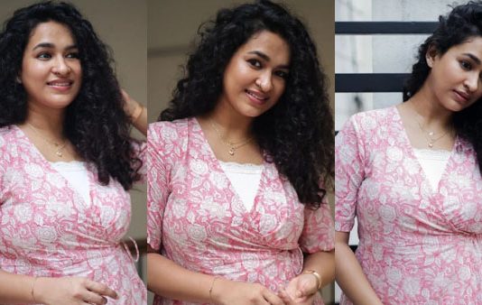 ஒரு மாதிரியான போஸ் கொடுத்து அணு அணுவாய் ரசிக்க வைத்த மிஷா கோஷல் லேட்டஸ்ட் போட்டோஸ்!!