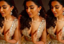 படுக்கை அறையில் பாடாய்படுத்தும் பார்வதி நாயர்.. கிளுகிளுப்பு உடையில் கிக் ஏத்தும் புகைப்படங்கள்!!