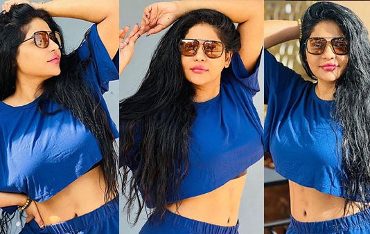 அந்த இடத்தை ஓப்பனா காட்டி இளசுகளின் ஹார்ட் பீட்டை எகிற வைத்த ரேஷ்மா!!