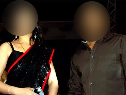 அந்தரங்க விஷயத்திற்கு தடைபோட்ட மனைவி… அந்த ஆசை அடக்க முடியாமல் டாப் இயக்குனர் செய்த செயல்!!