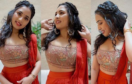 புடவையில் கட்டழகை காட்டி புகைப்படங்களை வெளியிட்டு ரசிகர்களை சூடேற்றிய சிருஷ்டி டாங்கே!!