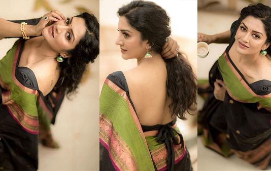 நீச்சல் குளத்தில் குளிக்கும் புகைப்படத்தை வெளியிட்ட 41 வயதான நடிகை!!