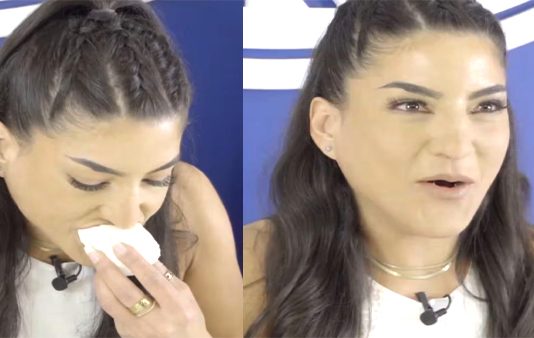 பாலாடைக்கட்டியை சாக்லேட் போல் சாப்பிட்ட பெண்.. 33 உலக சாதனைகள் படைத்த அதிசயம்!!