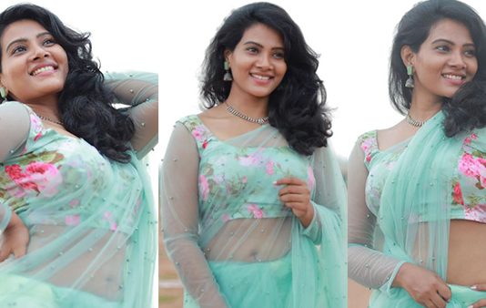 ஒரு மார்க்கமான போஸ் கொடுத்து ரசிகர்களை மூச்சு முட்ட வைத்த திவ்யா துரைசாமி!!