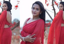 ஒய்யாரமா நிமிர்ந்து நிற்கும் முன்னழகை எடுப்பாக காட்டி மூச்சு முட்ட வைத்த காவியா!!