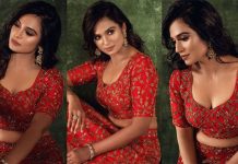 டைட் உடையில் நச்சுனு போஸ் கொடுத்த ரம்யா பாண்டியன்.. ஜூம் பண்ணி பண்ணி பார்க்கும் இளசுகள்!!