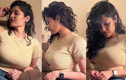 முண்டா பனியனில் வளைவு நெளிவுகளை காட்டி ரசிகர்களை சூடேற்றிய ரித்திகா சிங்!!