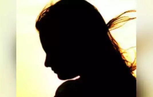 உன் தங்கையை உயிரோட எரிச்சிட்டேன்.. கொலை செய்துவிட்டு செல்போனில் அழைத்து தகவல் சொன்ன உறவினர்!!