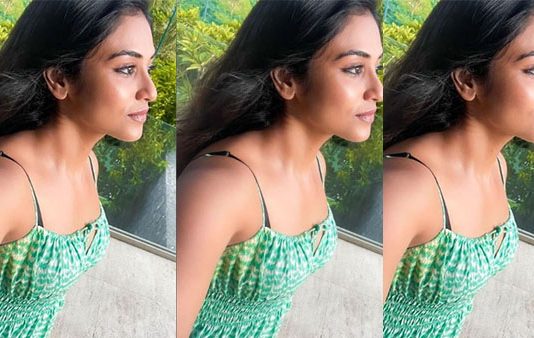 கட்டழகை நச்சுனு காட்டி கிளாமர் போஸ் கொடுத்த இந்துஜா.. வாயடைத்துப்போன நெட்டிசன்கள்!!