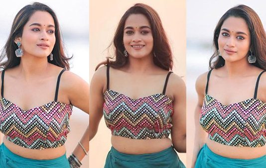 வளைவு நெளிவான இடையை காட்டி இளசுகளை சொக்க வைத்த காவ்யா அறிவுமணி!!