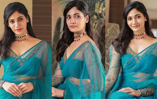 சேலையில் படுக்கையில் படுத்தபடி போஸ்… நடிகை லாஸ்லியாவின் ஹாட் போட்டோஸ்!!