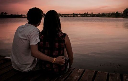 கள்ளக்காதலனுடன் கம்பி நீட்டிய மனைவி.. கண்ணீர் விட்டு கதறிய 4 வது கணவர்!!