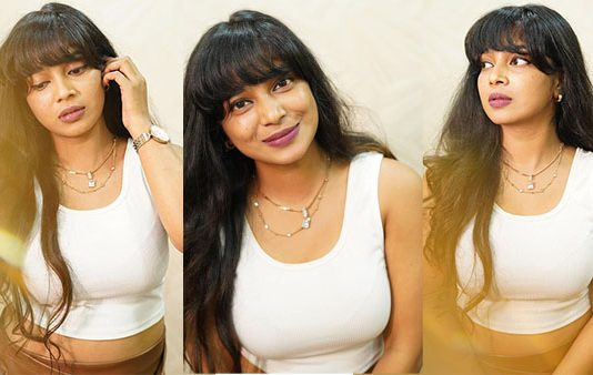 என்னம்மா இப்படி இறங்கிட்ட.. எடுப்பான முன்னழகை தூக்கி காட்டி கவர்ச்சி போஸ் கொடுத்த விஜே பார்வதி!!