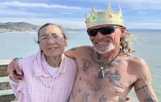 80 வயது விதவைப்பெண்ணை காதலித்து திருமணம் செய்த 57 வயது வீடற்றவர்.. மீண்டும் நடுத்தெருவுக்கு வந்த சோகம்!!